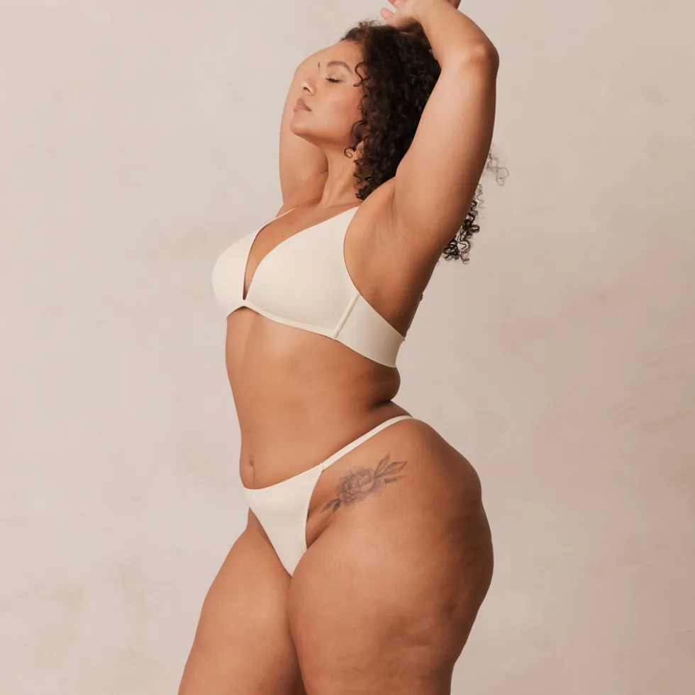 Light Plunge Soutien-Gorge T-Shirt Sans Armatures et String/Culotte Ensemble - Latte