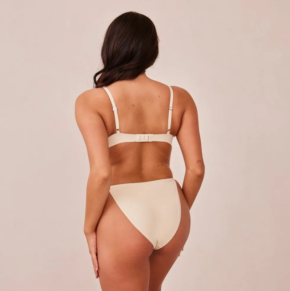 Light Plunge Soutien-Gorge T-Shirt Sans Armatures et String/Culotte Ensemble - Latte
