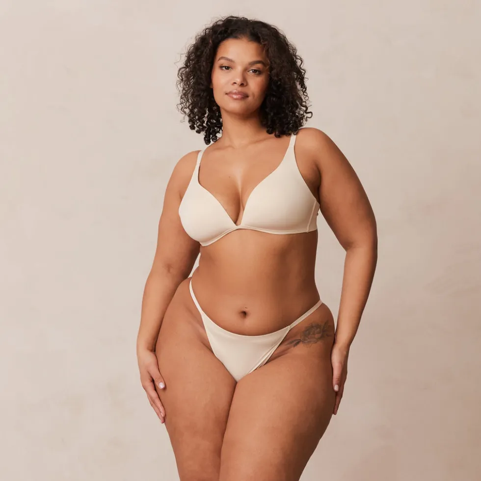 Light Plunge Soutien-Gorge T-Shirt Sans Armatures et String/Culotte Ensemble - Latte