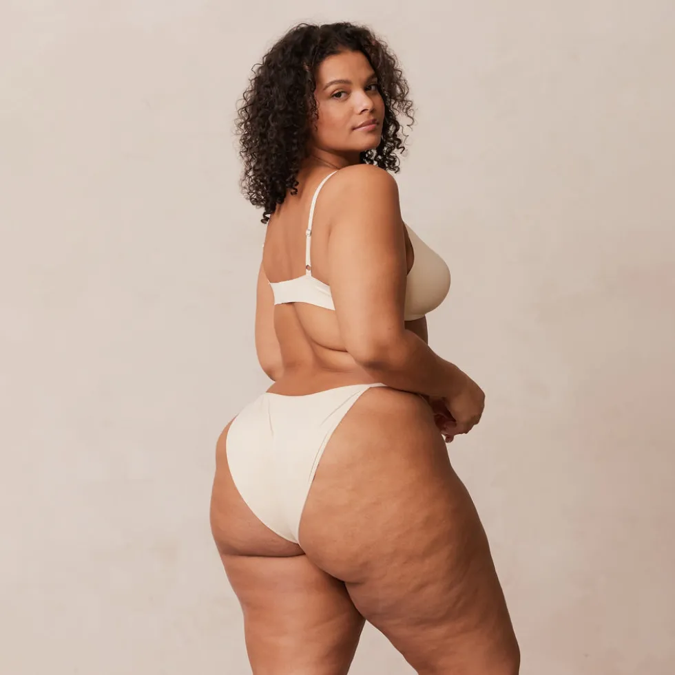 Light Plunge Soutien-Gorge T-Shirt Sans Armatures et String/Culotte Ensemble - Latte