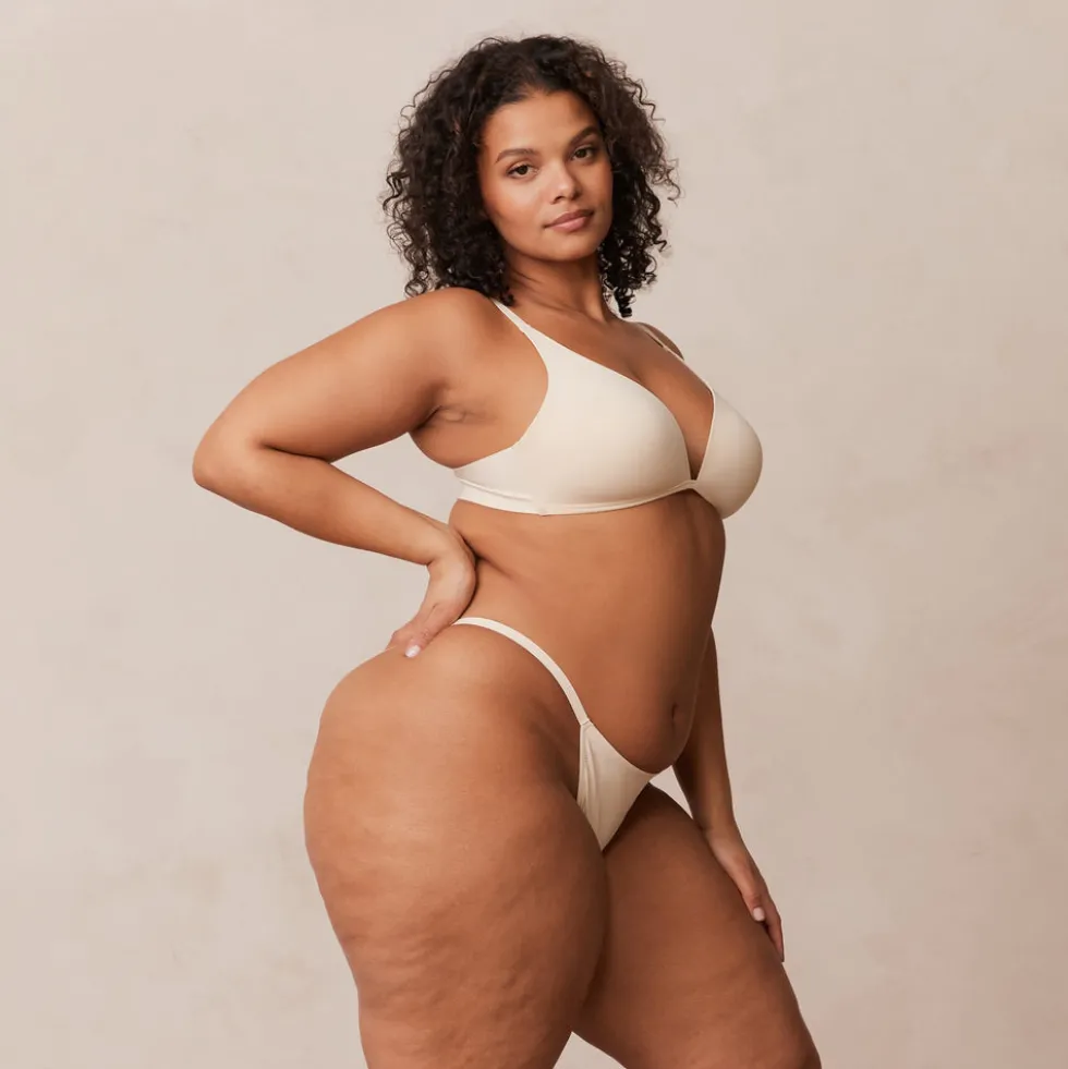 Light Plunge Soutien-Gorge T-Shirt Sans Armatures et String/Culotte Ensemble - Latte