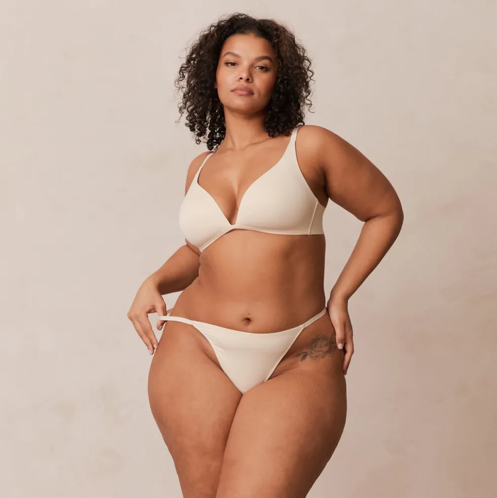 Light Plunge Soutien-Gorge T-Shirt Sans Armatures et String/Culotte Ensemble - Latte