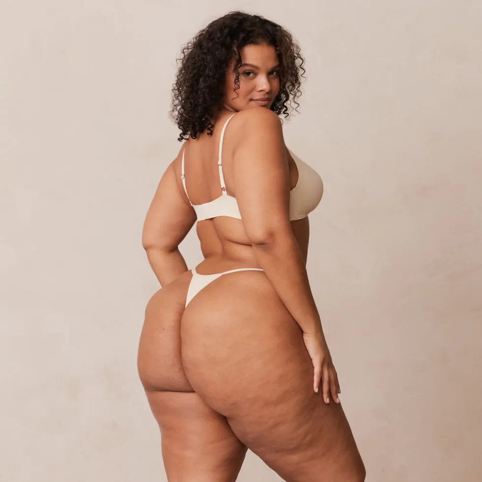 Light Plunge Soutien-Gorge T-Shirt Sans Armatures et String/Culotte Ensemble - Latte